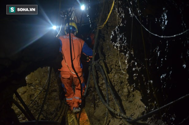 Cứu hộ người đàn ông mắc kẹt dưới hang ở Lào Cai: Có mùi tử khí phát ra-6
