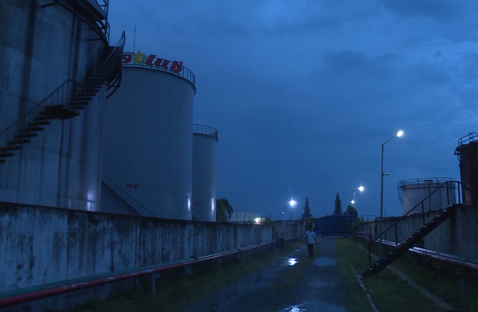 Đáng sợ xăng giả, xăng A83 biến thành A95 lừa người tiêu dùng-2