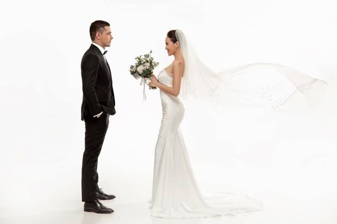 MC Phương Mai tình tứ khóa môi chồng trong ảnh cưới giản dị-4