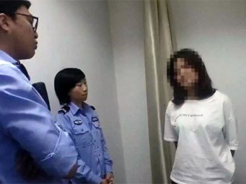 Đôi nam nữ dừng xe, trộm hàng chục bộ quần áo ở Sài Gòn-1