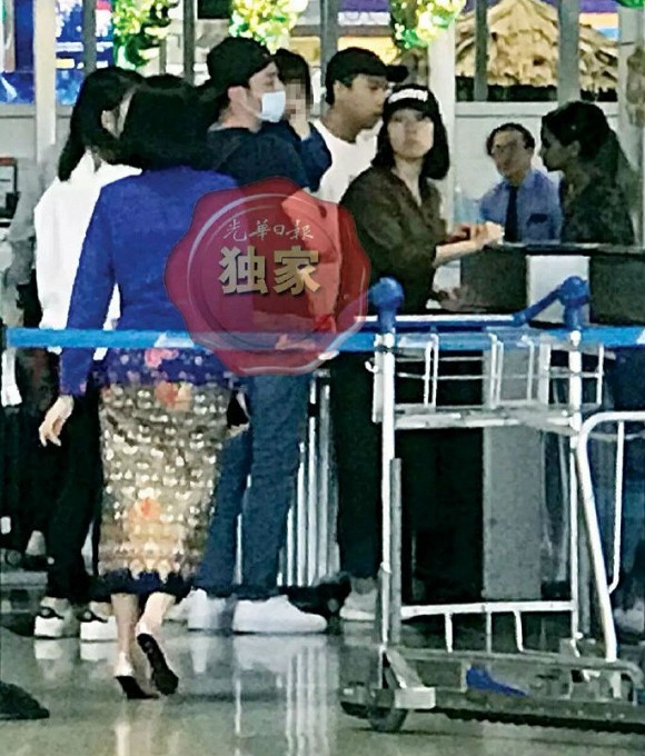 Tan chảy với hình ảnh hai bố con Hoắc Kiến Hoa đi thăm Lâm Tâm Như, lần đầu tiên con gái nhỏ lộ diện-2