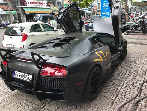 Dàn siêu xe hơn 300 tỷ rầm rộ tụ họp trên đường phố Hà Nội, Cường Đô La và vợ cũng xuất hiện với chiếc Audi R8V10-13