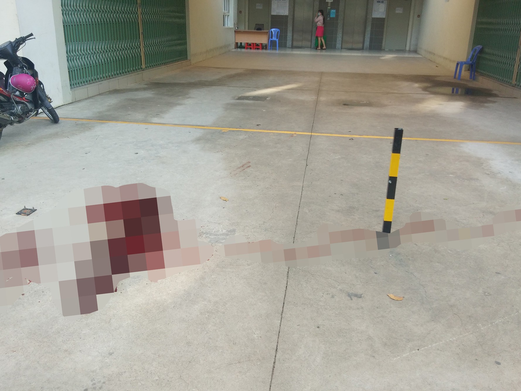 NÓNG: Một bảo vệ bị chém đứt lìa cánh tay nghi do mâu thuẫn chỗ đậu xe-2