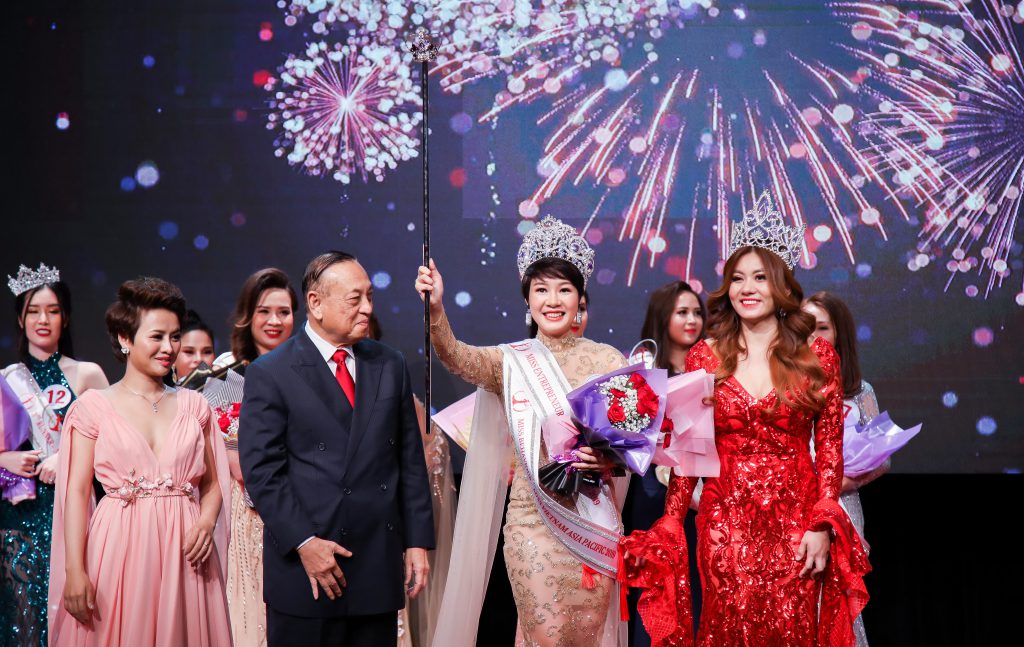 Tình địch của Thu Quỳnh Về nhà đi con hóa ra ngoài đời là Hoa hậu đại gia-10