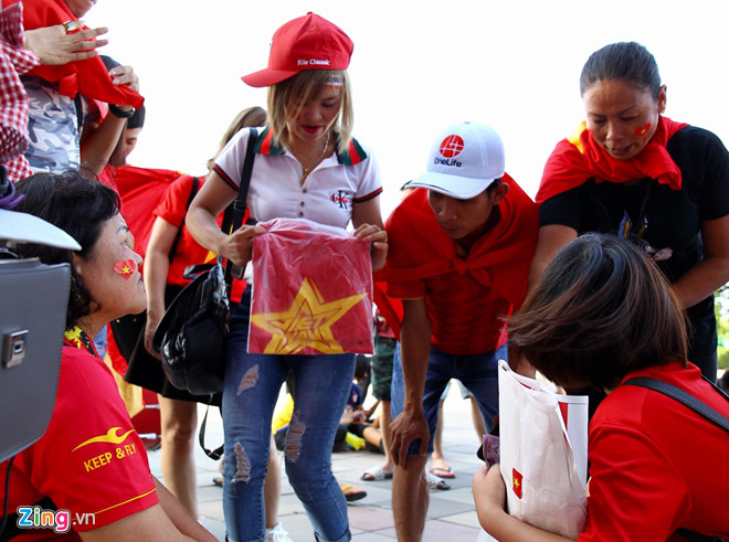 Công Phượng đá hỏng phạt đền, CĐV bật khóc khi Việt Nam bỏ lỡ chức vô địch Kings Cup trên đất Thái Lan-39