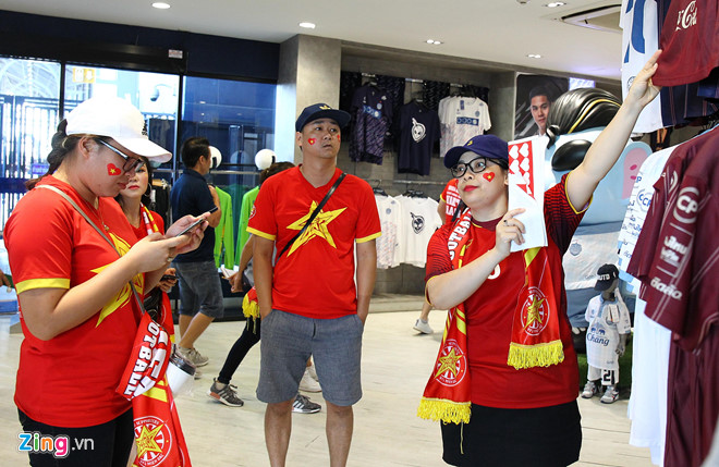 Công Phượng đá hỏng phạt đền, CĐV bật khóc khi Việt Nam bỏ lỡ chức vô địch Kings Cup trên đất Thái Lan-36