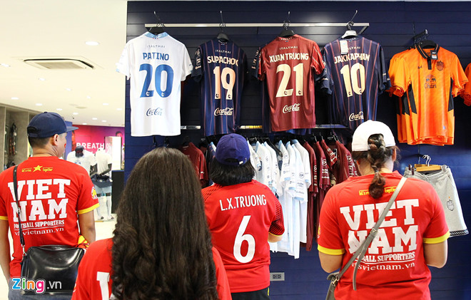 Công Phượng đá hỏng phạt đền, CĐV bật khóc khi Việt Nam bỏ lỡ chức vô địch Kings Cup trên đất Thái Lan-37