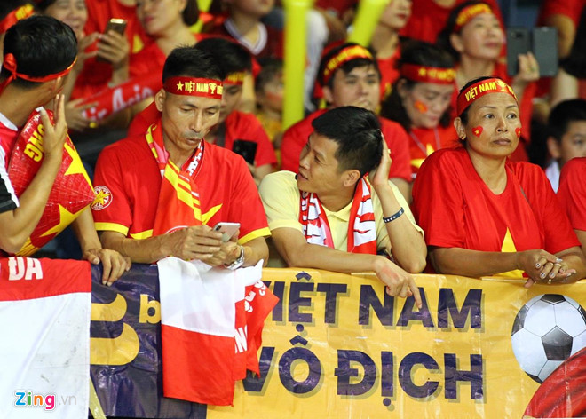 Công Phượng đá hỏng phạt đền, CĐV bật khóc khi Việt Nam bỏ lỡ chức vô địch Kings Cup trên đất Thái Lan-31