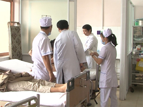 Bé trai 2 tháng tuổi bị bỏ rơi với lời nhắn Con đừng hận mẹ-2