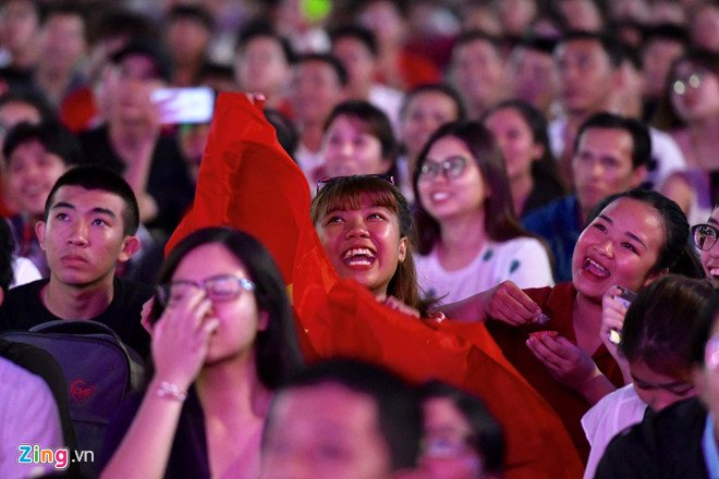 Công Phượng đá hỏng phạt đền, CĐV bật khóc khi Việt Nam bỏ lỡ chức vô địch Kings Cup trên đất Thái Lan-22