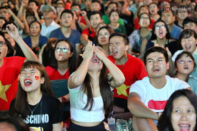 Công Phượng đá hỏng phạt đền, CĐV bật khóc khi Việt Nam bỏ lỡ chức vô địch Kings Cup trên đất Thái Lan-15