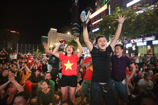 Công Phượng đá hỏng phạt đền, CĐV bật khóc khi Việt Nam bỏ lỡ chức vô địch Kings Cup trên đất Thái Lan-3