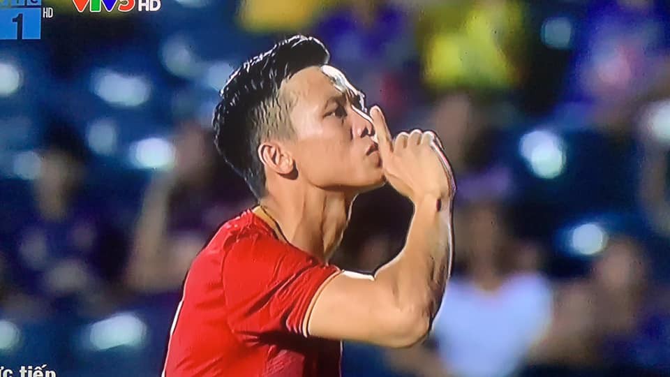 Không giành được Kings Cup, Quế Ngọc Hải vẫn khiến NHM Việt Nam hả hê với màn đáp trả cực chất ngay trên chấm phạt đền-1