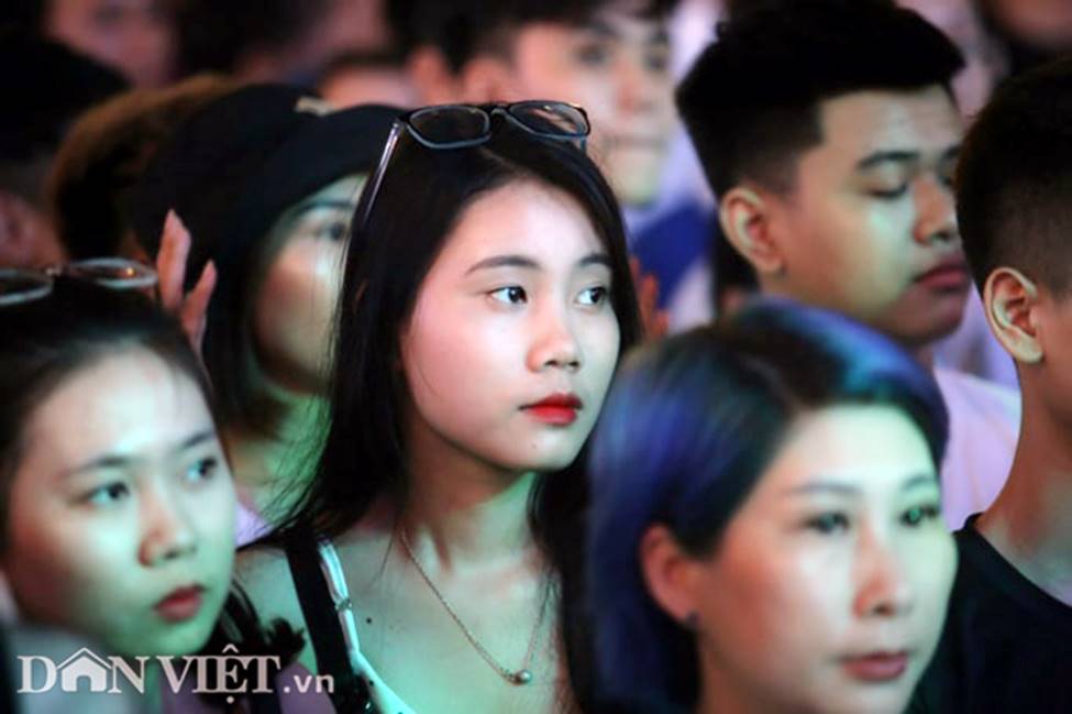 Ảnh: Hàng nghìn CĐV tiếc nuối vì tuyển Việt Nam không nâng cúp trên đất Thái-2