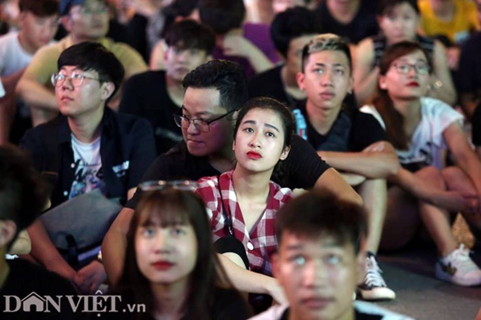 Ảnh: Hàng nghìn CĐV tiếc nuối vì tuyển Việt Nam không nâng cúp trên đất Thái-4