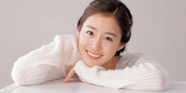 Được mệnh danh là quốc bảo nhan sắc nhưng Kim Tae Hee vẫn có những khoảnh khắc không muốn nhìn lại-1
