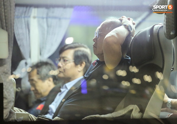 HLV Park Hang Seo huỷ họp báo sau trận chung kết King’s Cup vì vội về Việt Nam-1