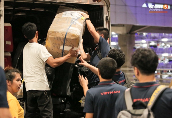 HLV Park Hang Seo huỷ họp báo sau trận chung kết King’s Cup vì vội về Việt Nam-2