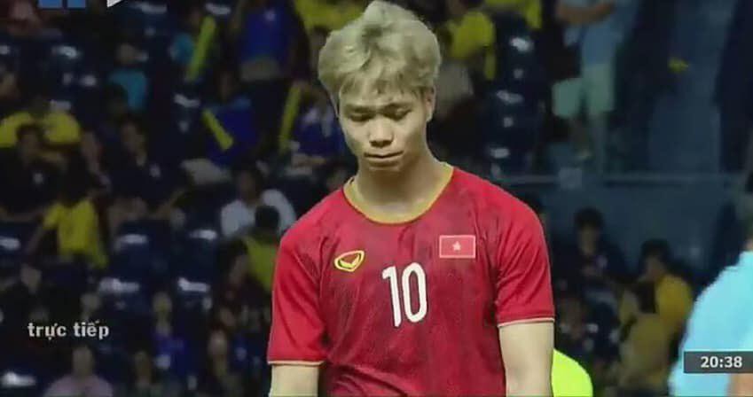Hình ảnh Công Phượng lầm lũi lau nước mắt sau khi sút hỏng quả penalty định mệnh khiến NHM không khỏi xót xa-4