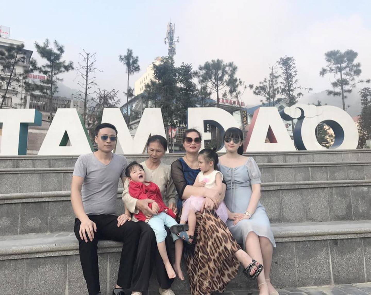 Hình ảnh mới nhất của em bé Lào Cai bị suy dinh dưỡng sau 3 năm về với mẹ nuôi khiến nhiều người ngạc nhiên-3