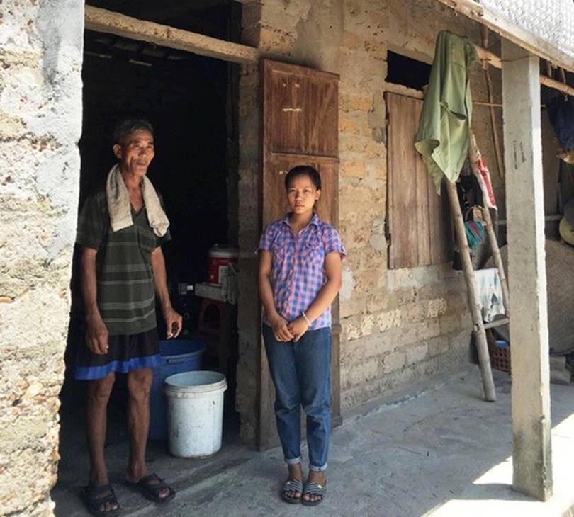 Nữ sinh Quảng Bình quỳ gối khóc xin thi lại môn Văn: Sở ưu ái vào trường không thi vẫn trúng tuyển?-1