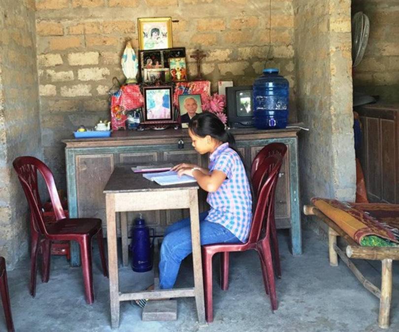 Nữ sinh Quảng Bình quỳ gối khóc xin thi lại môn Văn: Sở ưu ái vào trường không thi vẫn trúng tuyển?-2