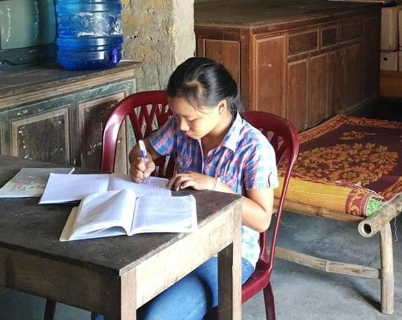 Nữ sinh Quảng Bình quỳ gối khóc xin thi lại môn Văn: Sở ưu ái vào trường không thi vẫn trúng tuyển?-3