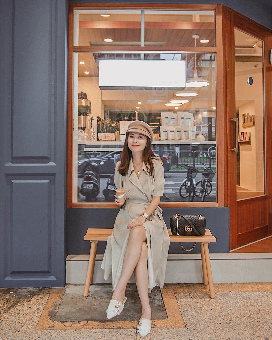 Tạm quên giày cao gót đi, dáng bạn vẫn sẽ cao ráo và phong cách thì đậm chất công sở với 4 kiểu giày bệt này-11