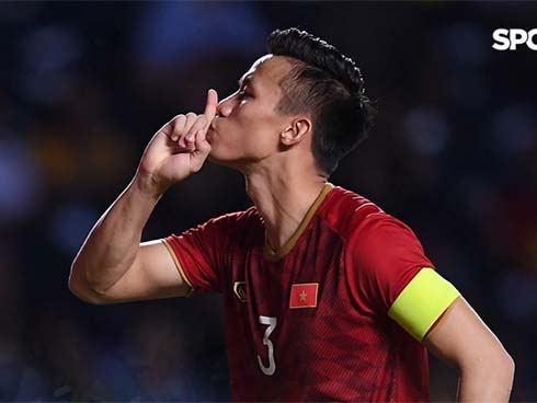 Nhìn Công Phượng nở nụ cười tươi, mới thấy Quế Ngọc Hải lạc hậu đến thế nào-3