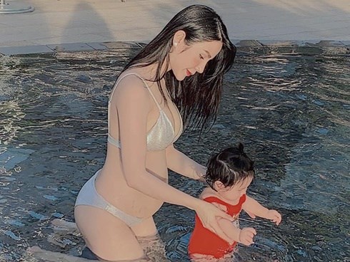 Diệp Lâm Anh cởi tung khoe bụng bầu 4 tháng lần hai, fan náo loạn vì điều này
