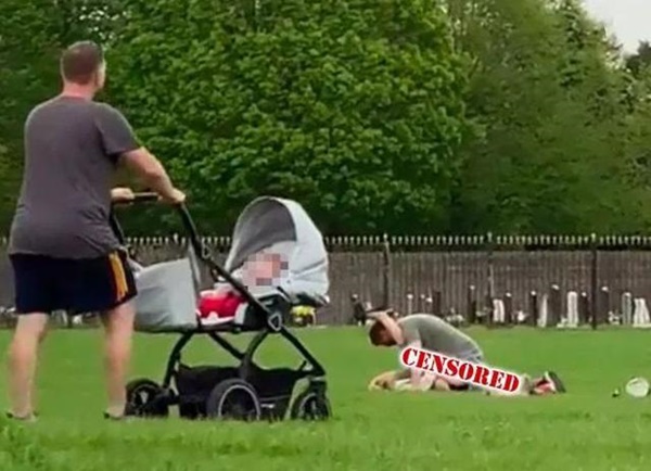 Cặp đôi thản nhiên mây mưa, làm đủ mọi tư thế nhạy cảm trong công viên giữa ban ngày-4