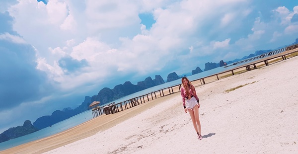 Thân thế bất ngờ của cô gái sexy bên bể bơi hút mắt Vũ sở khanh trong Về nhà đi con-6