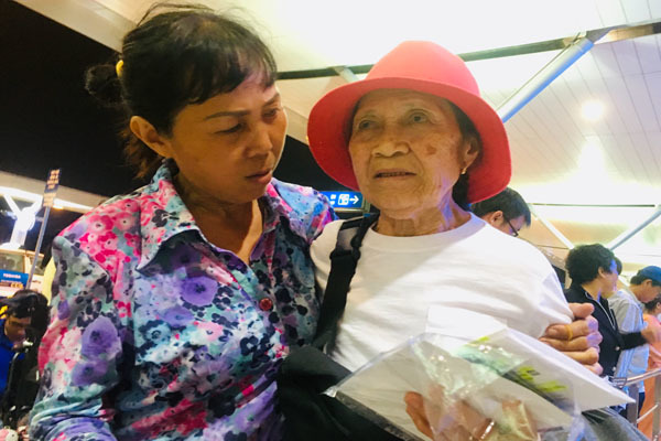 Cho con gái 44 năm trước, mẹ Việt sang Mỹ nhòe nước mắt đi tìm-1