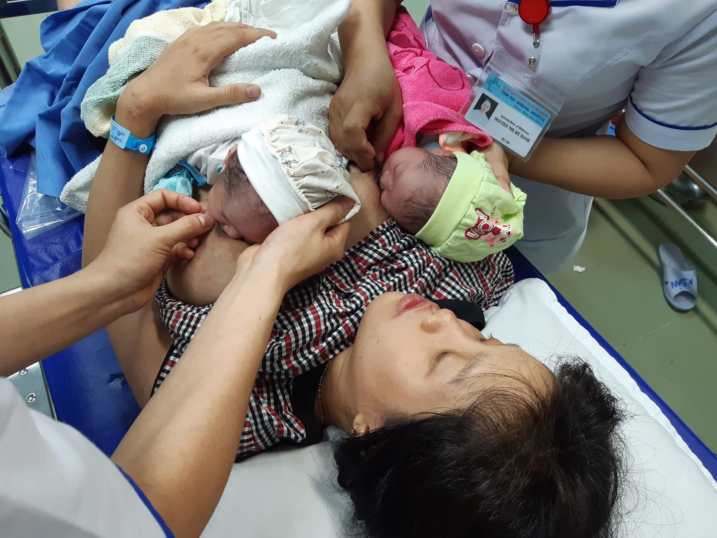 Ca sinh đôi hi hữu ở Quảng Nam: 1 bé sinh trong toilet ở nhà, 1 bé sinh tại bệnh viện-1