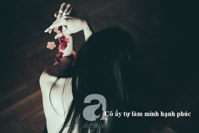 Mỗi đêm khi cánh cửa phòng ngủ khép lại, vợ đưa tôi mảnh chăn mỏng và ra điều kiện khiến tôi nhục nhã cay đắng-2