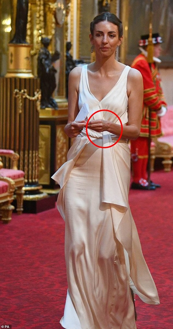 Tình địch” của Công nương Kate lộ dấu hiệu bất thường, đe dọa đến hạnh phúc gia đình của nàng dâu hoàng gia-1