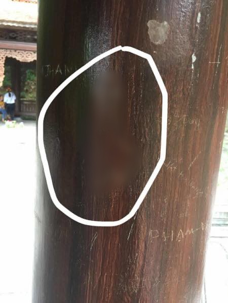Xuất hiện nhiều bút tích xấu xí và phản cảm trên cột gỗ chùa Côn Sơn khiến cộng đồng mạng ngán ngẩm-2