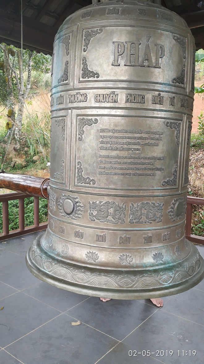 Xuất hiện nhiều bút tích xấu xí và phản cảm trên cột gỗ chùa Côn Sơn khiến cộng đồng mạng ngán ngẩm-4