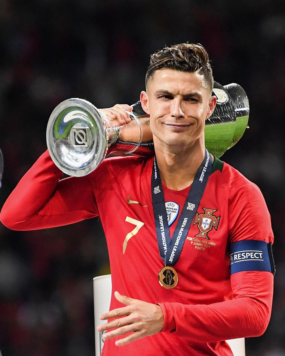 Biểu cảm hài hước của Ronaldo sau khi cùng đồng đội tuyển Bồ Đào Nha làm nên lịch sử ở UEFA Nations League-2