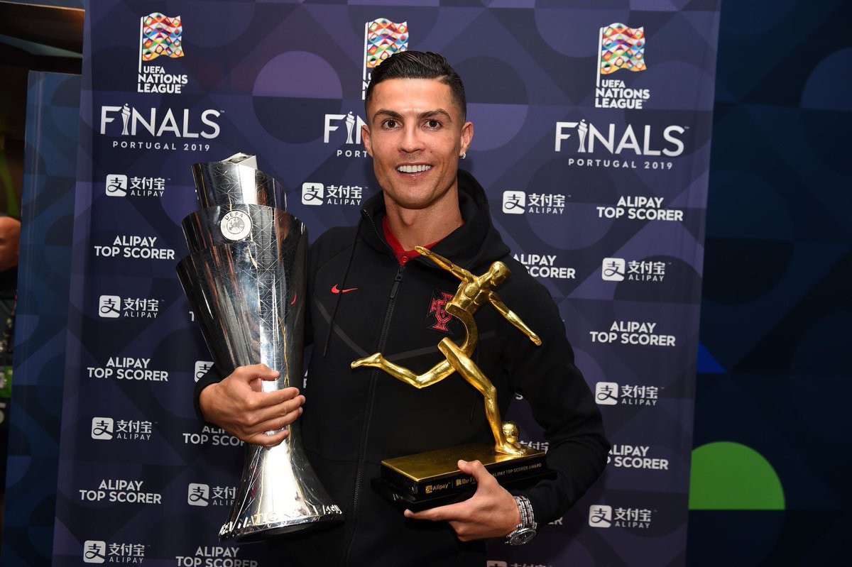 Biểu cảm hài hước của Ronaldo sau khi cùng đồng đội tuyển Bồ Đào Nha làm nên lịch sử ở UEFA Nations League-6