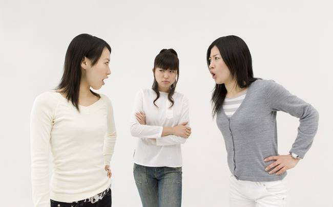 Ngồi trong văn phòng mà cãi nhau như hàng cá ngoài chợ! - Chị em ơi, đừng quên mình đang làm việc nơi công sở-6