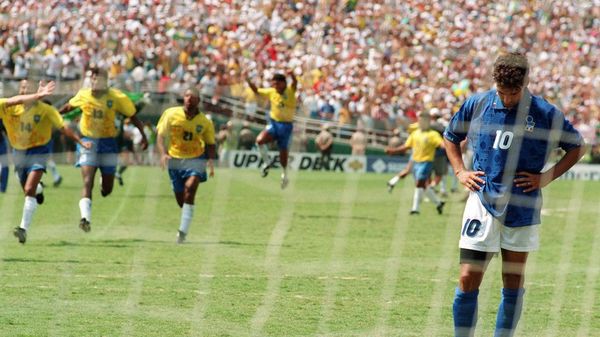 Từ Roberto Baggio tới Công Phượng: Hỏng Penalty và sự cay nghiệt của NHM-1