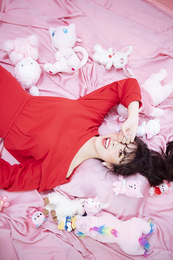 Hết bánh bèo, Á hậu Thuý An tinh nghịch trong bộ ảnh mừng sinh nhật-5