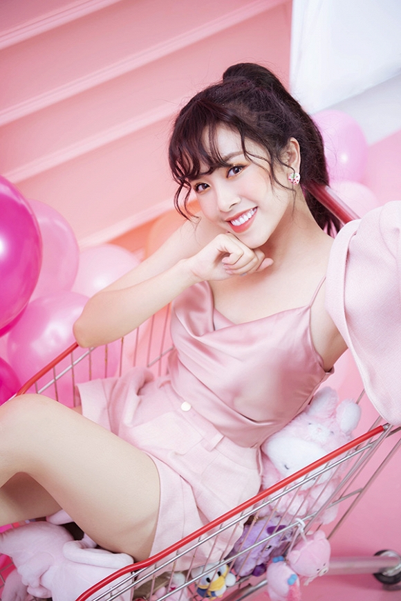 Hết bánh bèo, Á hậu Thuý An tinh nghịch trong bộ ảnh mừng sinh nhật-6