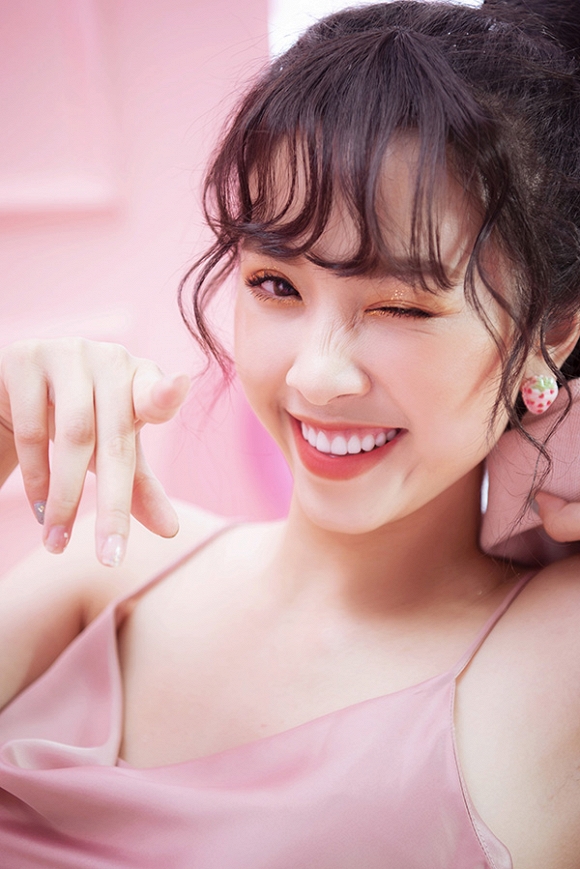 Hết bánh bèo, Á hậu Thuý An tinh nghịch trong bộ ảnh mừng sinh nhật-7