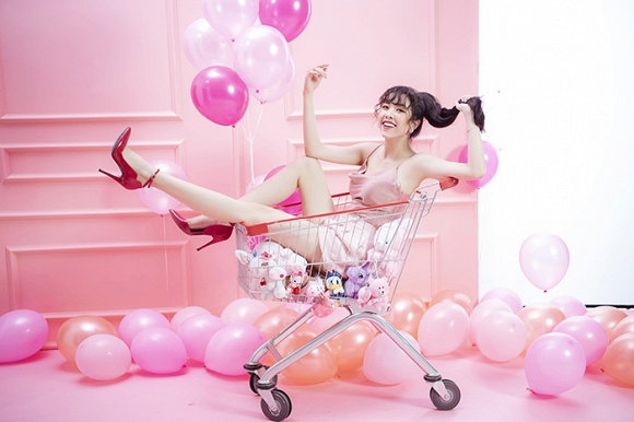 Hết bánh bèo, Á hậu Thuý An tinh nghịch trong bộ ảnh mừng sinh nhật-8