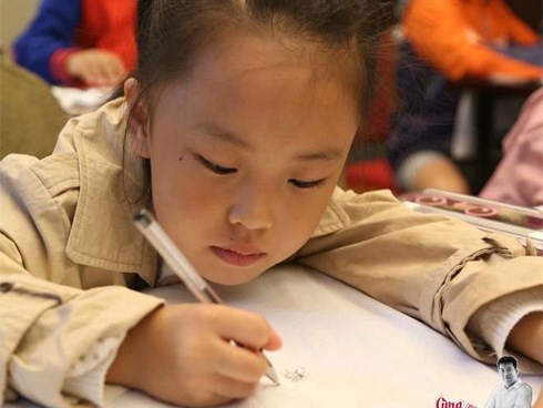 Sợ con nghiện TV, ipad mùa hè, bố mẹ cuống cuồng tìm thêm