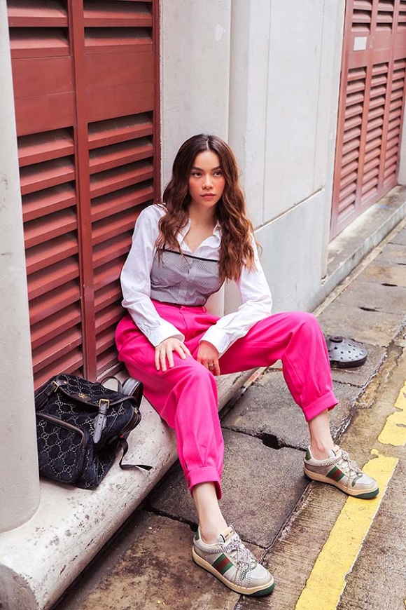 Hồ Ngọc Hà khoe street style trẻ trung trong chuyến công tác tại Singapore-1