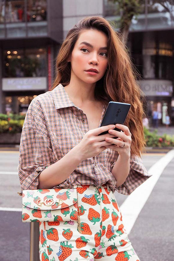 Hồ Ngọc Hà khoe street style trẻ trung trong chuyến công tác tại Singapore-8