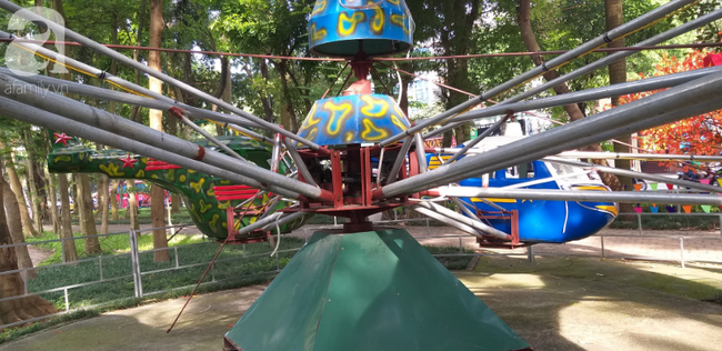 Hà Nội: Rơi máy bay mô hình trong công viên Linh Đàm, một cháu bé bị thương-4